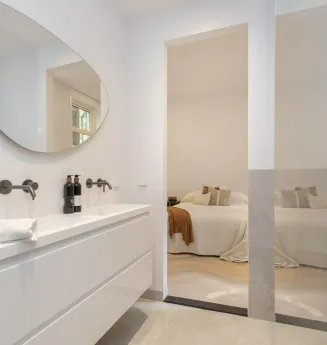 Totaal gerenoveerd benedenhuis