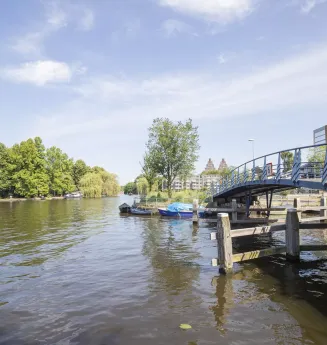 Totaal gerenoveerd benedenhuis